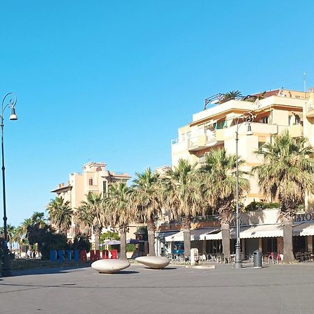 リド・ディ・オスティアAttico Con Terrazza In Via Dei Traghettiアパートメント エクステリア 写真