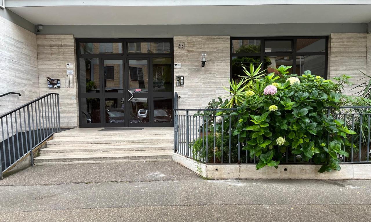 リド・ディ・オスティアAttico Con Terrazza In Via Dei Traghettiアパートメント エクステリア 写真